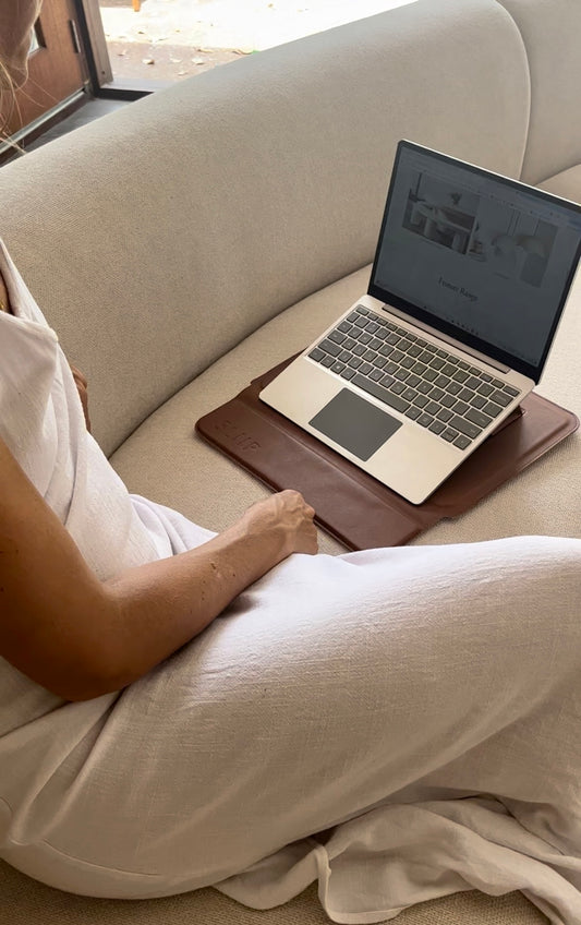 laptop sleeve with stand